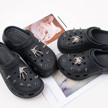 2023 Net Hot Designer обувки Charms верига мода подарък пънк висулка метална ключалка хип-хоп обувки декорация аксесоари за Croc